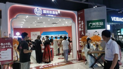 流行美国民妆造馆 妆饰革新，领航品妆礼业新纪元